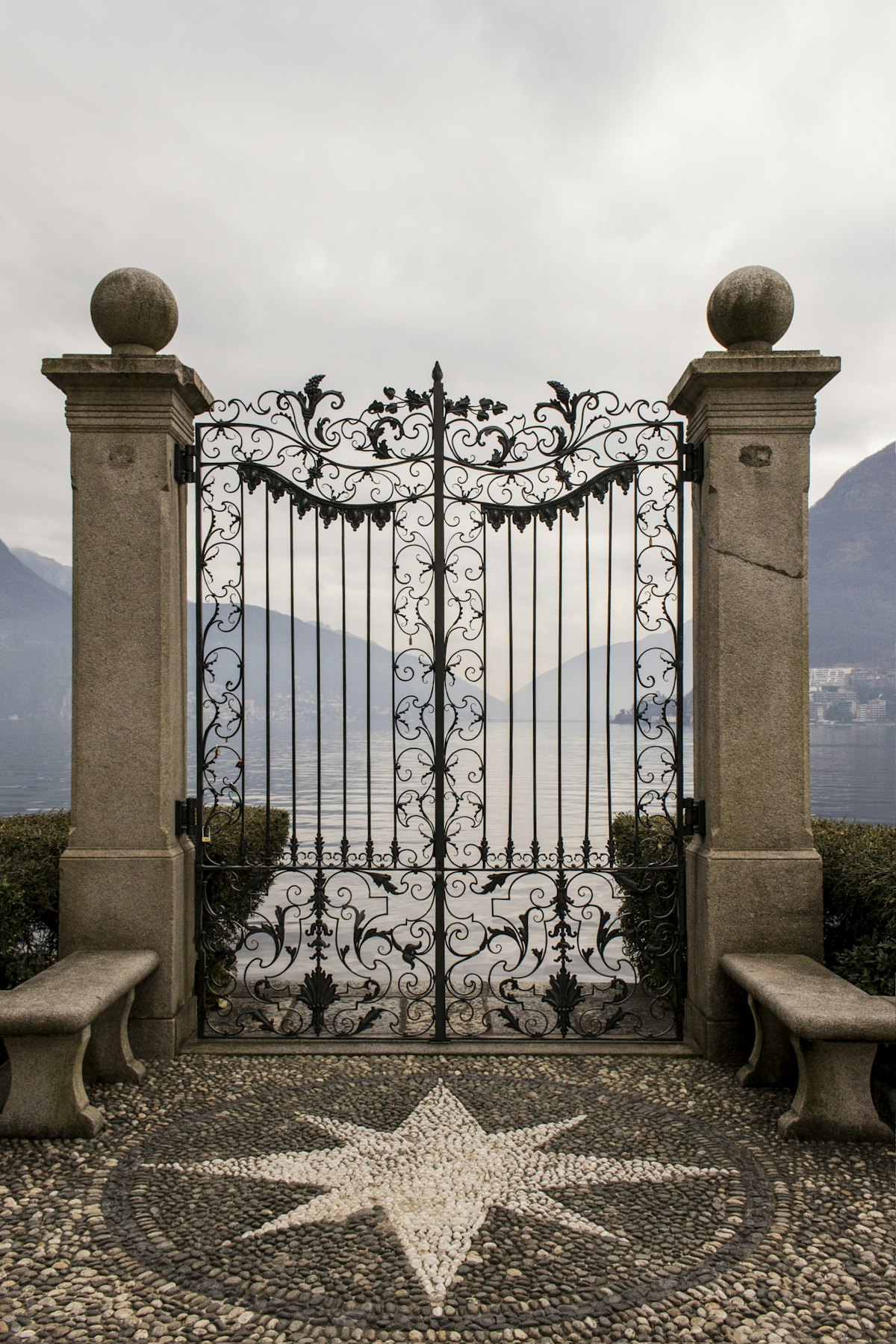 Aluminum Gates detail